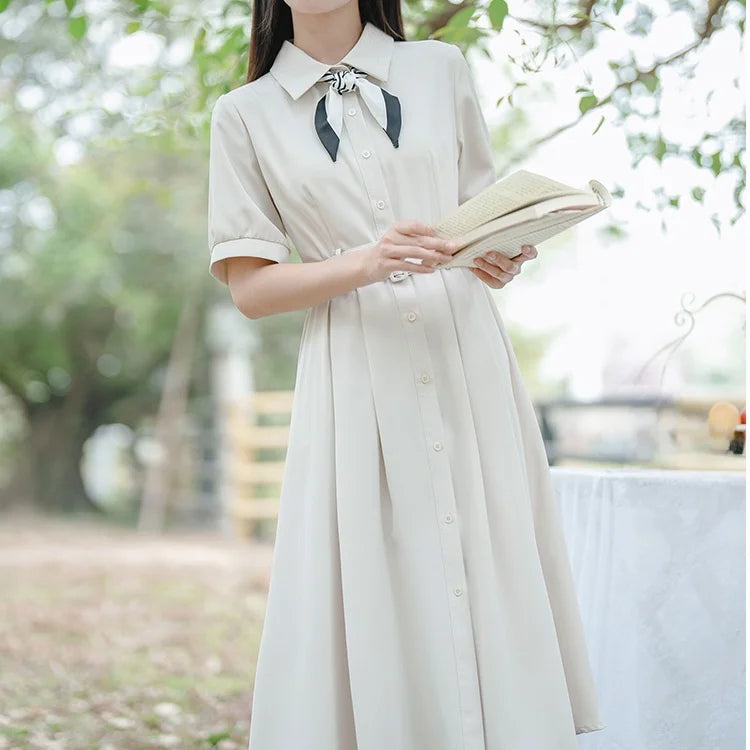 Élégante robe blanche cintrée pour femmes, style chemise, pour occasion formelle d'été, fermeture à un seul bouton, manches courtes. »