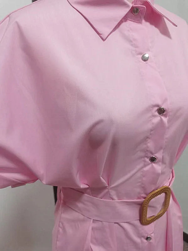 Robe longue chemisier pour femme, col rabattu, manches courtes, ceinture à taille cintrée et coupe trapèze (style élégant, Y2K, streetwear, travail 2026). »