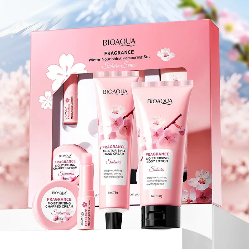 « Lot de 4 pièces BIOAQUA Set de soins de la peau à la fleur de cerisier (Sakura) : crème hydratante pour le corps, crème pour les mains, baume à lèvres, lotion corporelle, kit de soins anti-âge pour la peau. »