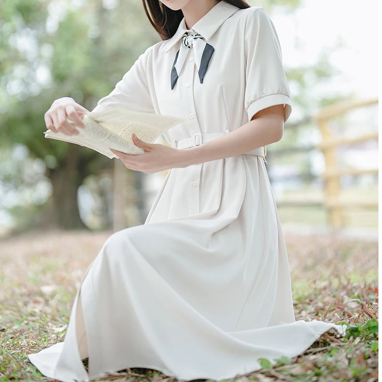 Élégante robe blanche cintrée pour femmes, style chemise, pour occasion formelle d'été, fermeture à un seul bouton, manches courtes. »