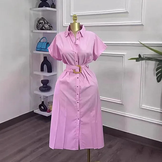 Robe longue chemisier pour femme, col rabattu, manches courtes, ceinture à taille cintrée et coupe trapèze (style élégant, Y2K, streetwear, travail 2026). »
