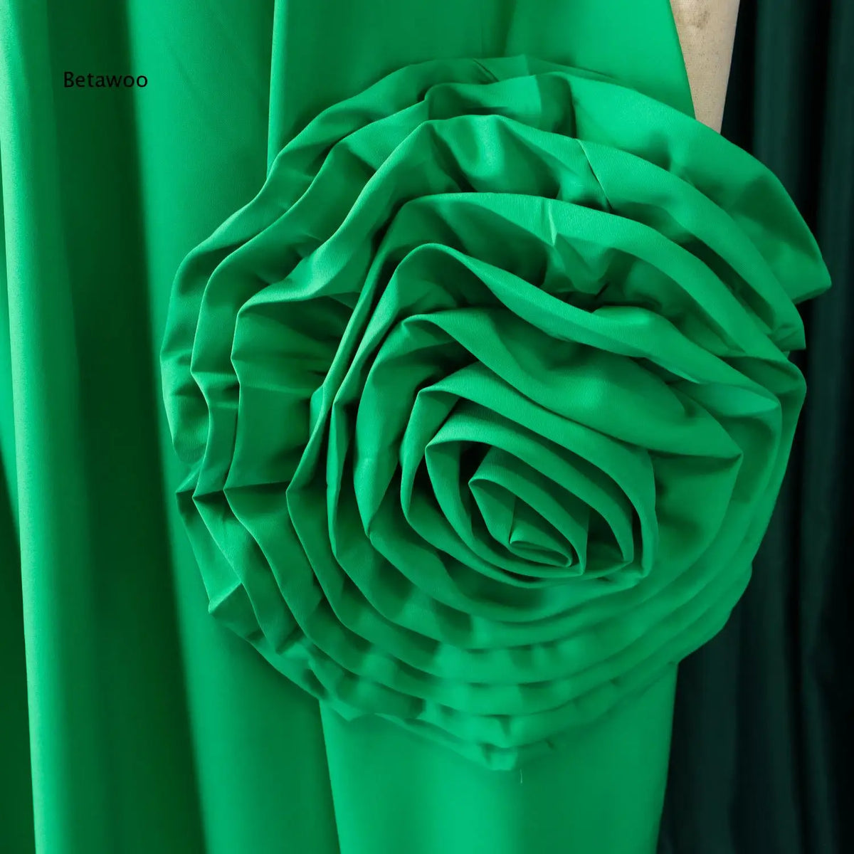 Robe midi chemise à manches courtes pour femme avec col, décor floral 3D, coupe ample et évasée, style décontracté et de bureau.
