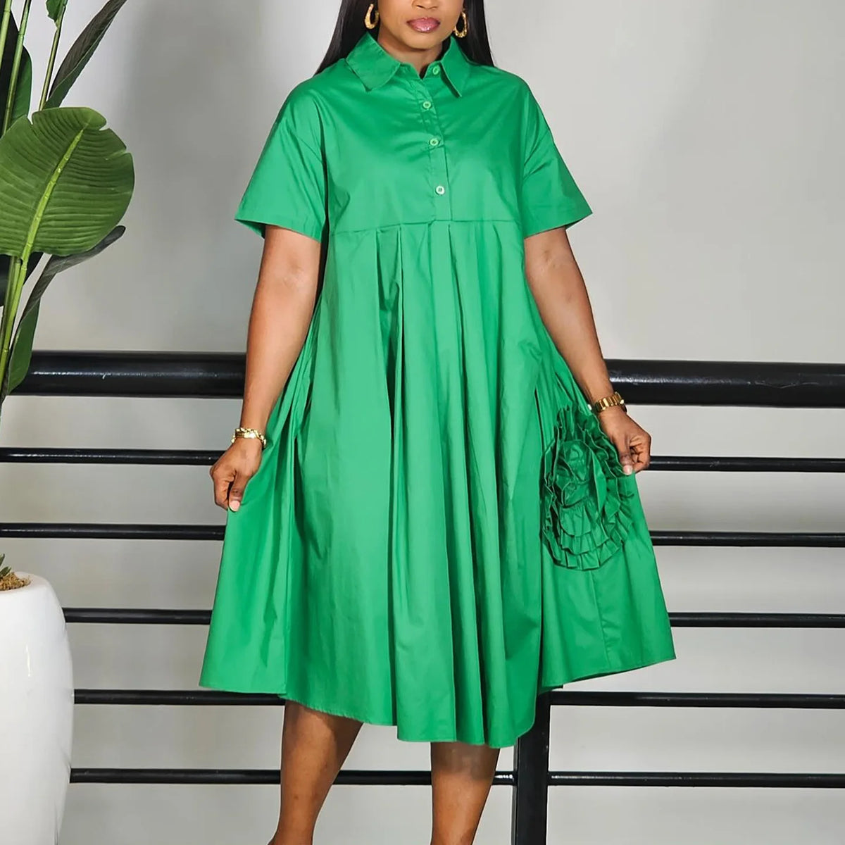 Robe chemise 3D florale style bureau pour femme, à manches courtes, revers, empiècement plissé, robe chemise été 2025 style robe africaine.