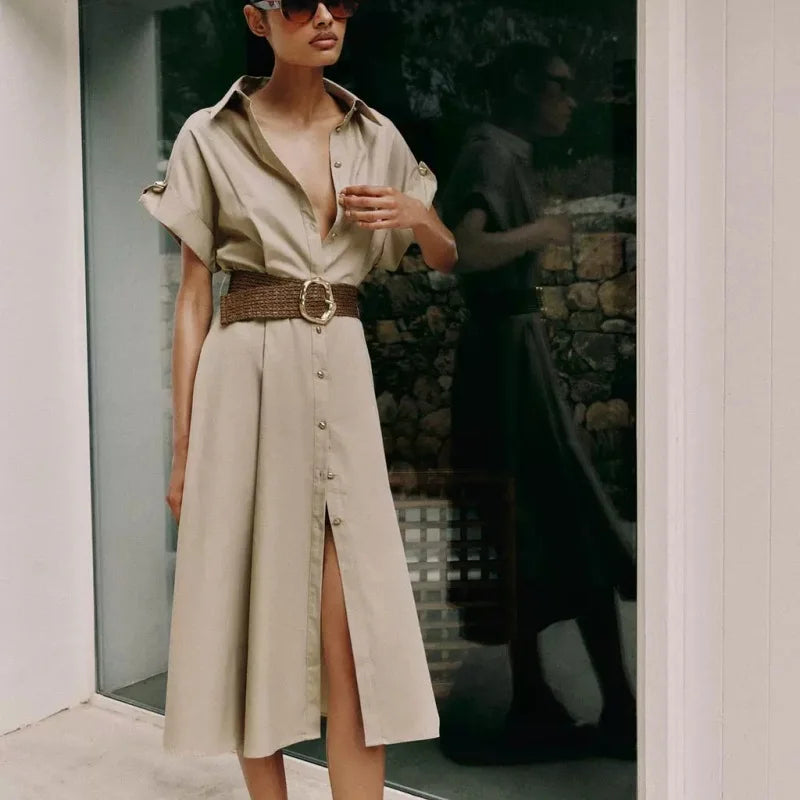 Robe chemise midi élégante et décontractée pour femme, style urbain (ou bureau) été 2026, avec ceinture, manches courtes, mode élégante.