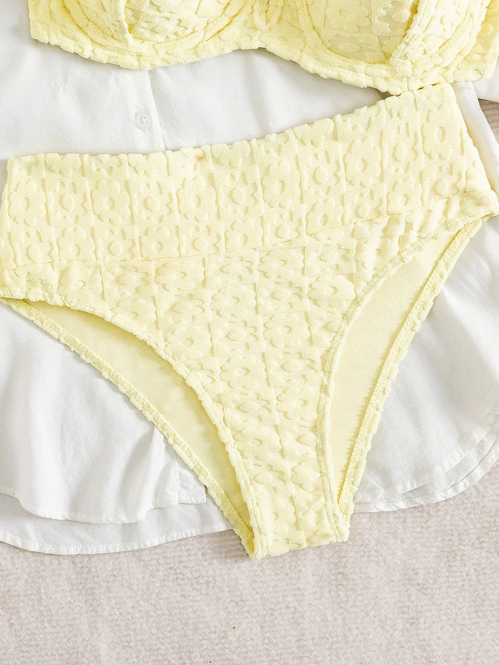 Ensemble de bikini jaune sexy 2026 pour femme, maillot de bain deux pièces à armatures, bretelles à nouer et taille haute. »