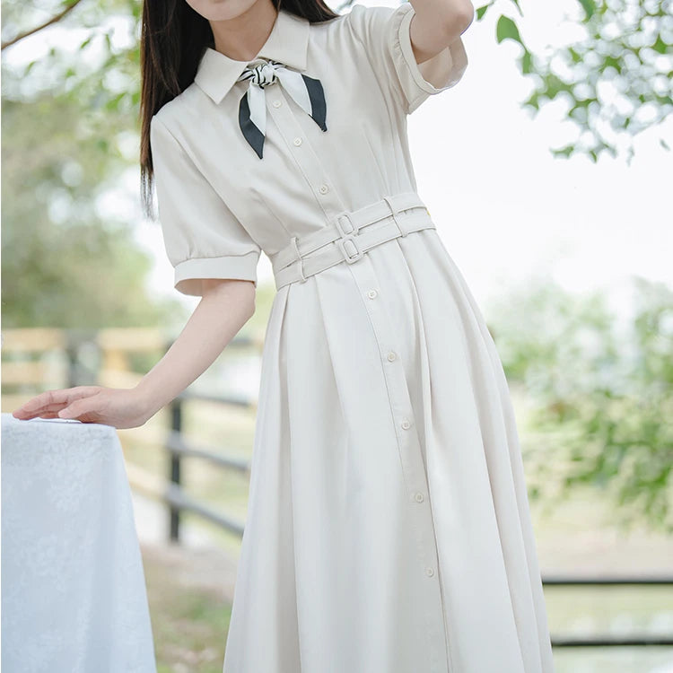Élégante robe blanche cintrée pour femmes, style chemise, pour occasion formelle d'été, fermeture à un seul bouton, manches courtes. »